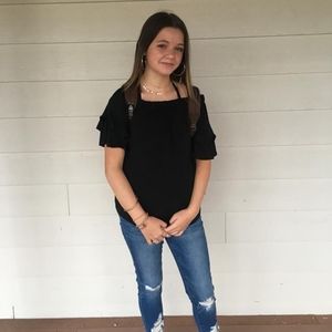 Meet your Posher, Delcee